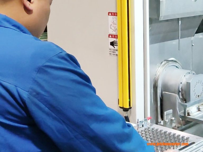 deburring cleaning machine